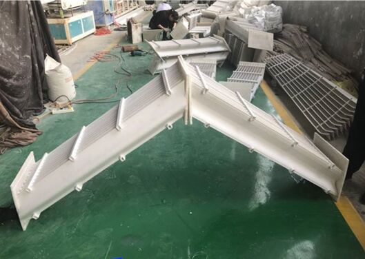 ��������F��